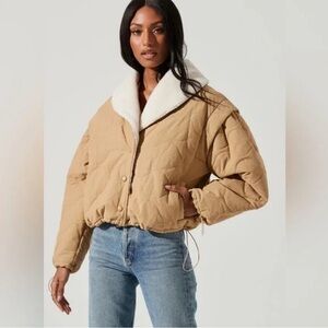 ASTR THE LABEL NADINE QUILTED FAUX SHEARLING JACKET SIZE SMALL KHAKI